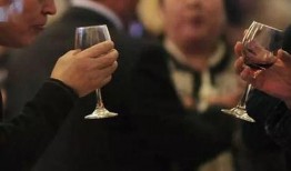 老乡喝酒吃瓜视频大全免费观看,老乡喝酒吃瓜视频大全，欢乐时光一网打尽